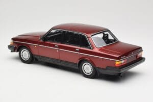 Volvo 240 GL Dark Red Metallic Minichamps 1:18 155171406 Metaal — afbeelding 5 van 6