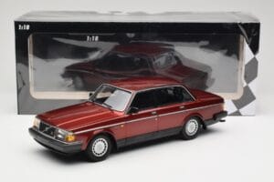 Volvo 240 GL Dark Red Metallic Minichamps 1:18 155171406 Metaal — afbeelding 6 van 6