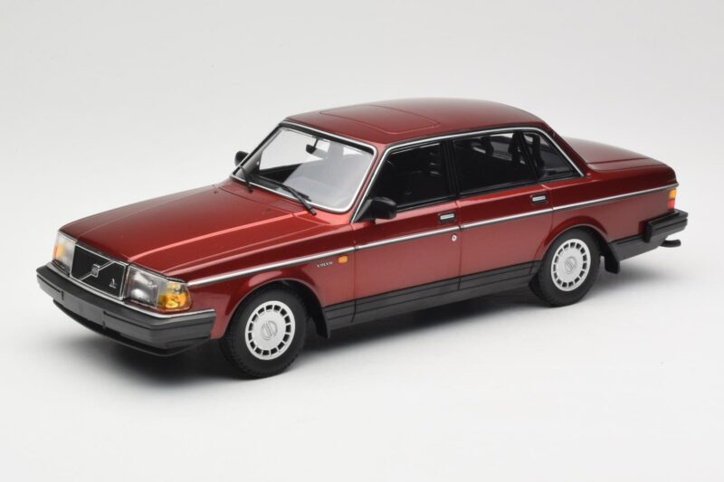 Volvo 240 GL Dark Red Metallic Minichamps 1:18 155171406 Metaal