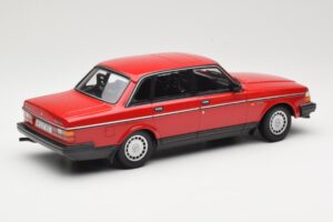 Volvo 240 GL Donkerrood Minichamps 1:18 166171401 Metaal — afbeelding 2 van 6