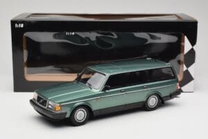 Volvo 240 GL Estate Green Metallic Minichamps 1:18 155171410 Metaal — afbeelding 6 van 6