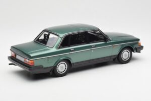Volvo 240 GL Groen Metallic Minichamps 1:18 155171400 Metaal — afbeelding 2 van 6