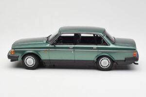 Volvo 240 GL Groen Metallic Minichamps 1:18 155171400 Metaal — afbeelding 3 van 6