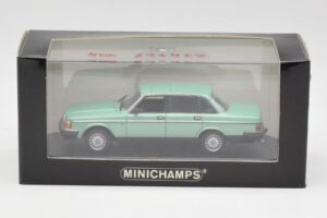 Volvo 240 GL Groen Metallic Minichamps 1:43 400171402 Metaal — afbeelding 4 van 4