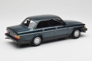 Volvo 240 GL Petrol Metallic Minichamps 1:18 155171407 Metaal — afbeelding 2 van 6