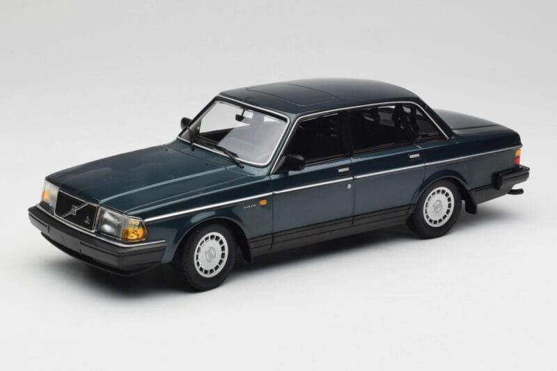 Volvo 240 GL Petrol Metallic Minichamps 1:18 155171407 Metaal