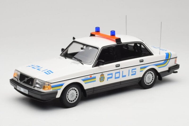 Volvo 240 GL Polis Sweden Minichamps 1:18 155171490 Metaal