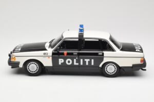 Volvo 240 GL Politi Norway Zwart Minichamps 1:18 155171496 Metaal — afbeelding 3 van 6