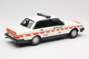Volvo 240 GL Politie Netherlands Minichamps 1:18 155171498 Metaal — afbeelding 2 van 6