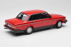 Volvo 240 GL Rood Minichamps 1:18 155171401 Metaal — afbeelding 2 van 6