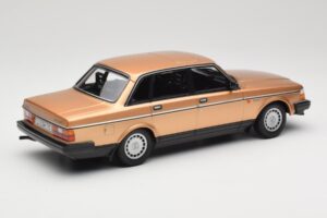 Volvo 240 GL Goud Minichamps 1:18 155171405 Metaal — afbeelding 2 van 6