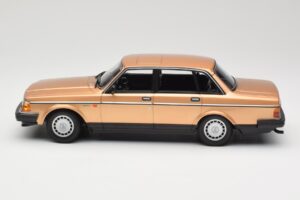 Volvo 240 GL Goud Minichamps 1:18 155171405 Metaal — afbeelding 3 van 6