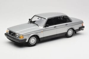 Volvo 240 GL Zilver Minichamps 1:18 155171408 Metaal