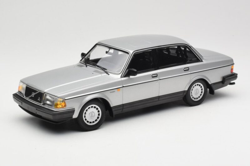 Volvo 240 GL Zilver Minichamps 1:18 155171408 Metaal