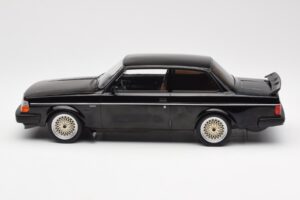Volvo 240 Turbo Zwart Custom IXO 1:18 18CMC178 Metaal — afbeelding 3 van 6