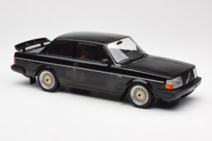 Volvo 240 Turbo Zwart Custom IXO 1:18 18CMC178 Metaal — afbeelding 4 van 6