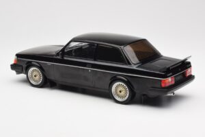 Volvo 240 Turbo Zwart Custom IXO 1:18 18CMC178 Metaal — afbeelding 5 van 6