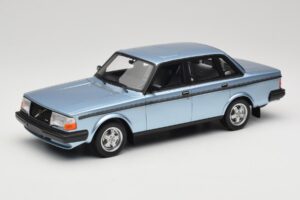 Volvo 244 Turbo Lichtblauw DNA 1:18 DNA000135 Metaal