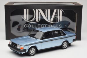 Volvo 244 Turbo Lichtblauw DNA 1:18 DNA000135 Metaal — afbeelding 6 van 6