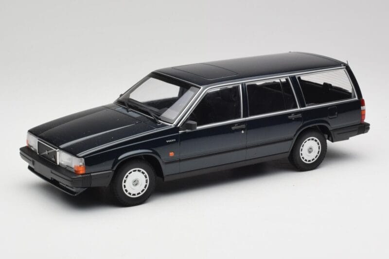 Volvo 740 GL Stationwagen Donkergroen Metallic Minichamps 1:18 155171771 Metaal