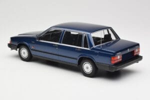 Volvo 740 GL Dark Blue Metallic Minichamps 1:18 155171701 Metaal — afbeelding 5 van 6