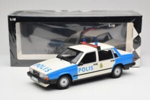 Volvo 740 GL Zweedse Politie Minichamps 1:18 155171791 Metaal — afbeelding 6 van 6