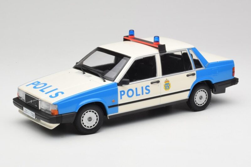 Volvo 740 GL Zweedse Politie Minichamps 1:18 155171791 Metaal