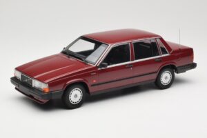 Volvo 740 GL Rood Minichamps 1:18 155171704 Metaal