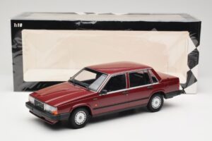 Volvo 740 GL Rood Minichamps 1:18 155171704 Metaal — afbeelding 6 van 6