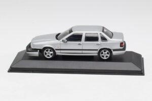 Volvo 850 Zilver Minichamps 1:43 430171402 Metaal