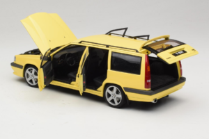 Volvo 850 T-5R Stationwagen Cream Yellow AUTOart 1:18 79506 Metaal — afbeelding 5 van 8