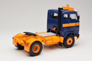 Volvo F88 Donkerblauw Geel MCG 1:18 MCG18140 Metaal — afbeelding 3 van 8