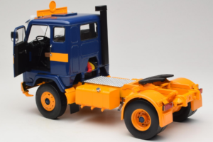 Volvo F88 Donkerblauw Geel MCG 1:18 MCG18140 Metaal — afbeelding 5 van 8