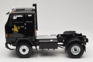 Volvo F88 John Player Special Black MCG 1:18 MCG18217 Metaal — afbeelding 4 van 8