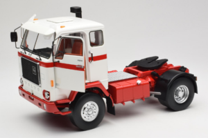 Volvo F88 Wit Rood MCG 1:18 MCG18141 Metaal — afbeelding 2 van 8