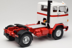 Volvo F88 Wit Rood MCG 1:18 MCG18141 Metaal — afbeelding 3 van 8
