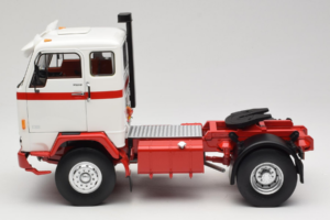 Volvo F88 Wit Rood MCG 1:18 MCG18141 Metaal — afbeelding 4 van 8