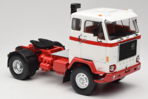 Volvo F88 Wit Rood MCG 1:18 MCG18141 Metaal — afbeelding 6 van 8