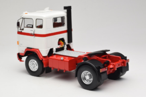 Volvo F88 Wit Rood MCG 1:18 MCG18141 Metaal — afbeelding 7 van 8