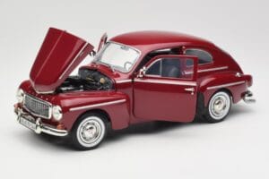 Volvo PV544 Cherry Red Revell 1:18 08887 Metaal — afbeelding 2 van 8