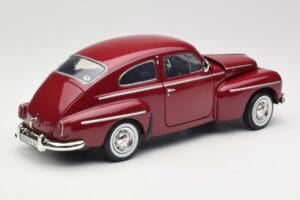 Volvo PV544 Cherry Red Revell 1:18 08887 Metaal — afbeelding 3 van 8