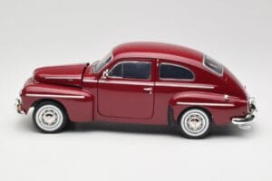 Volvo PV544 Cherry Red Revell 1:18 08887 Metaal — afbeelding 4 van 8