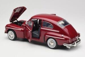 Volvo PV544 Cherry Red Revell 1:18 08887 Metaal — afbeelding 5 van 8