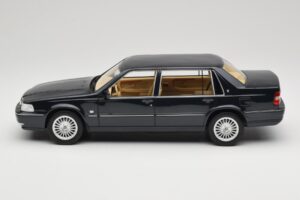 Volvo S90 Royal Blue DNA 1:18 DNA000088 Metaal — afbeelding 3 van 6