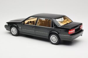 Volvo S90 Royal Green DNA 1:18 DNA000090 Metaal — afbeelding 5 van 6