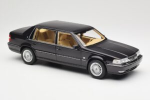 Volvo S90 Royal Violet DNA 1:18 DNA000089 Metaal — afbeelding 4 van 6