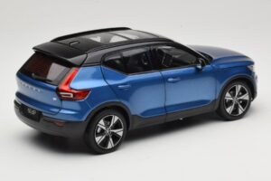 Volvo XC40 Recharge Blauw Metallic Paudi Model 1:18 2562373 Metaal — afbeelding 3 van 8