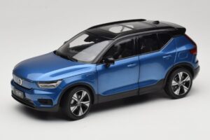 Volvo XC40 Recharge Blauw Metallic Paudi Model 1:18 2562373 Metaal