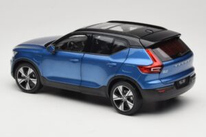 Volvo XC40 Recharge Blauw Metallic Paudi Model 1:18 2562373 Metaal — afbeelding 7 van 8