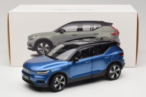 Volvo XC40 Recharge Blauw Metallic Paudi Model 1:18 2562373 Metaal — afbeelding 8 van 8